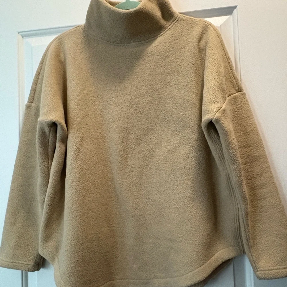 Vineyard Vines Tan Fleece Pullover - Picture 1 of 3